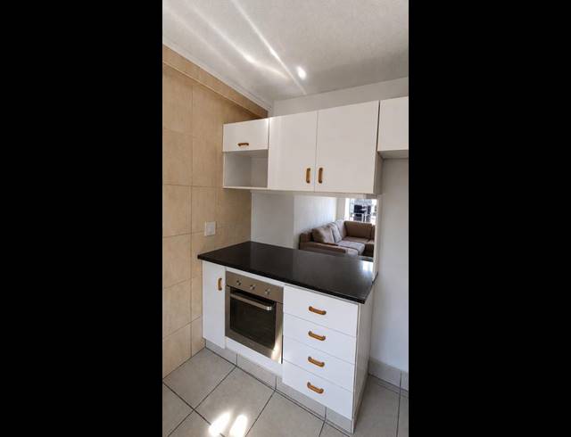 1 BEDROOM PROPERTY TO RENT IN OVERPORT